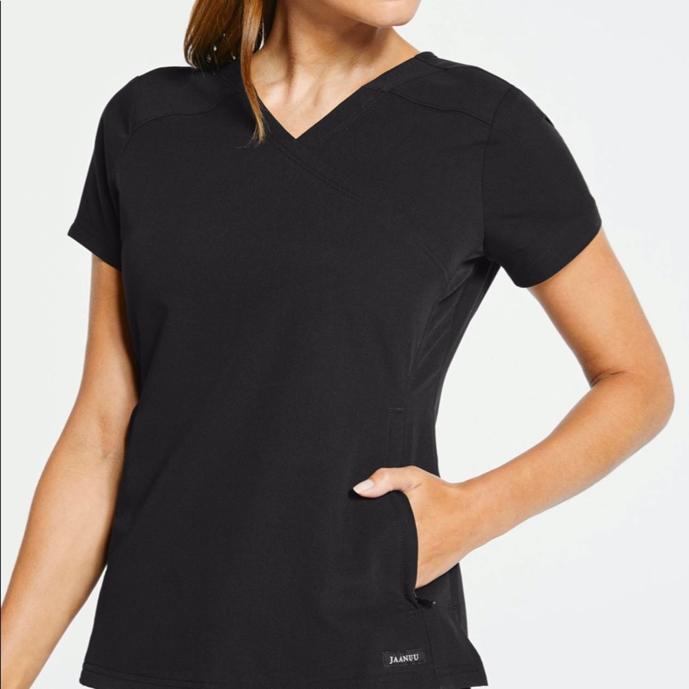 BNWT Jaanuu Scrub 3 pocket wrap mock top Size M black color